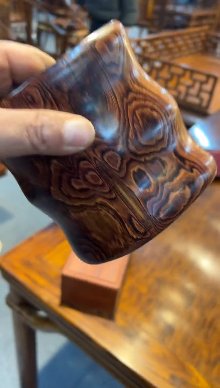 【闪购商品】花梨木类木雕笔筒