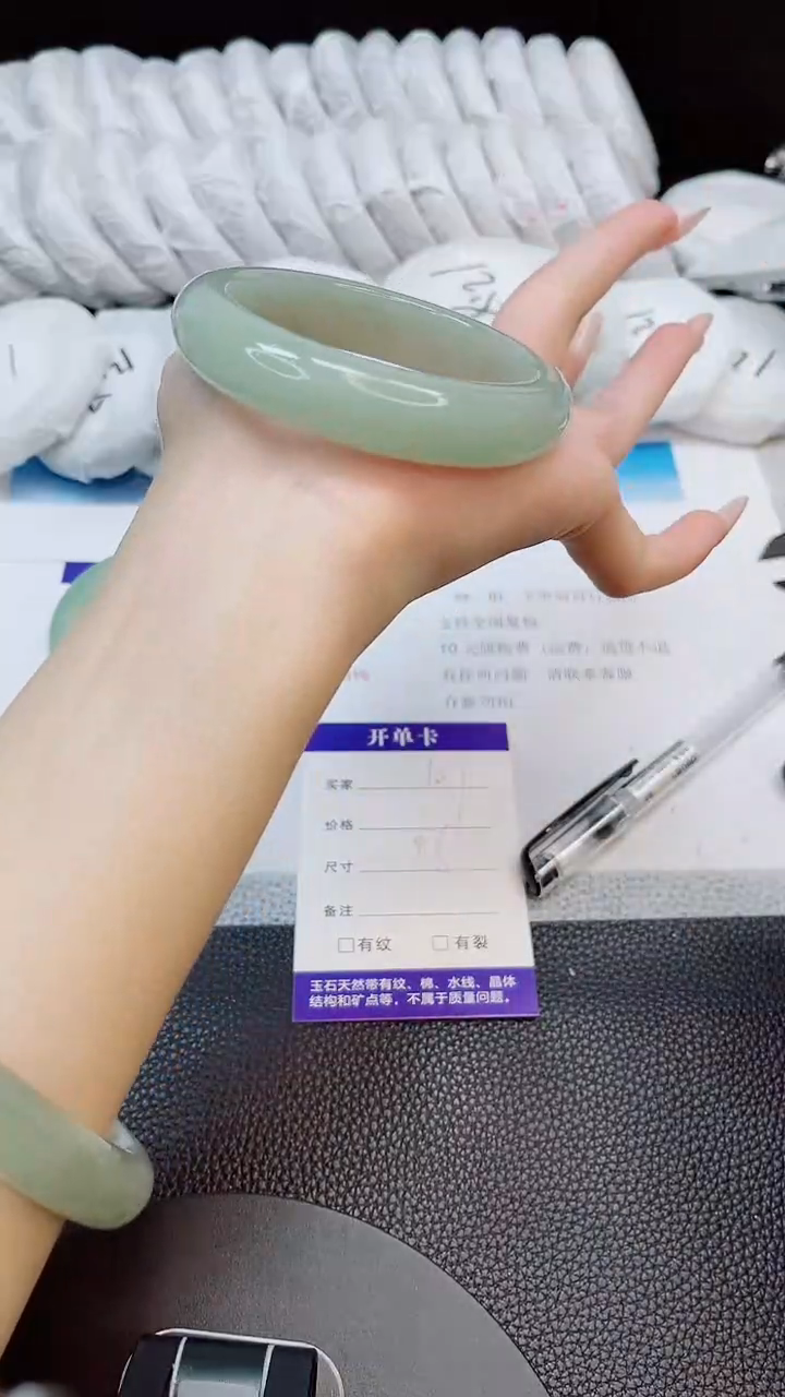 未镶嵌手镯石英质玉107-56