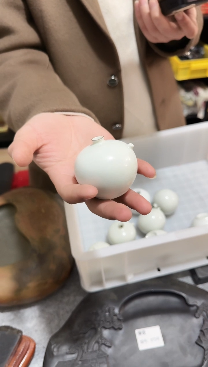 赤兔陶瓷砚滴1个