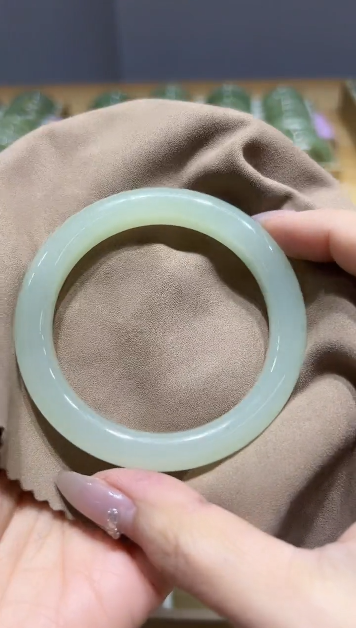 【闪购商品】和田玉手镯未镶嵌v0252圈口58