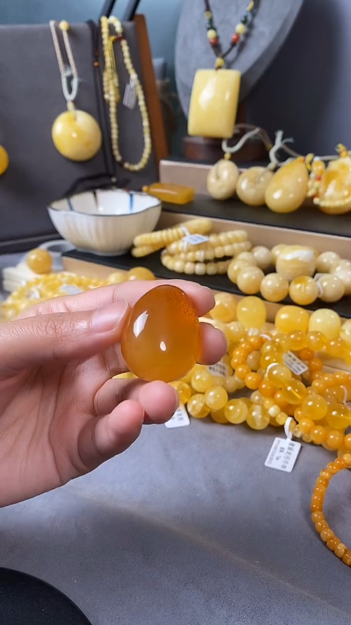 裸石琥珀未镶嵌随形原石（赠绳）
