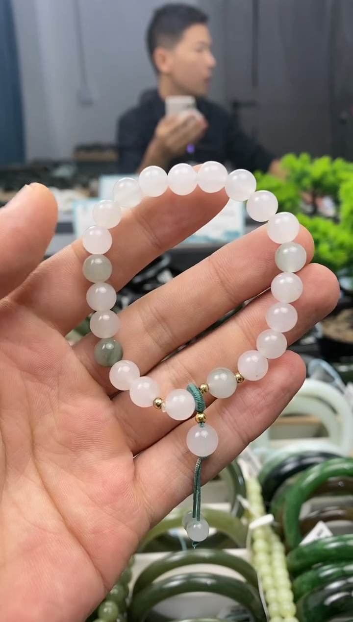 未镶嵌手镯透闪石质玉8mm