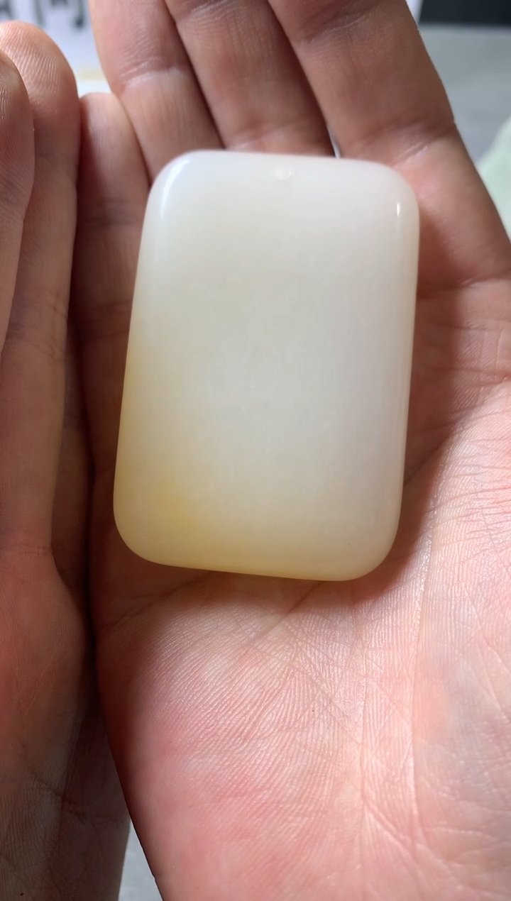 【闪购商品】石英质玉（金丝玉）颈饰未镶嵌无事牌