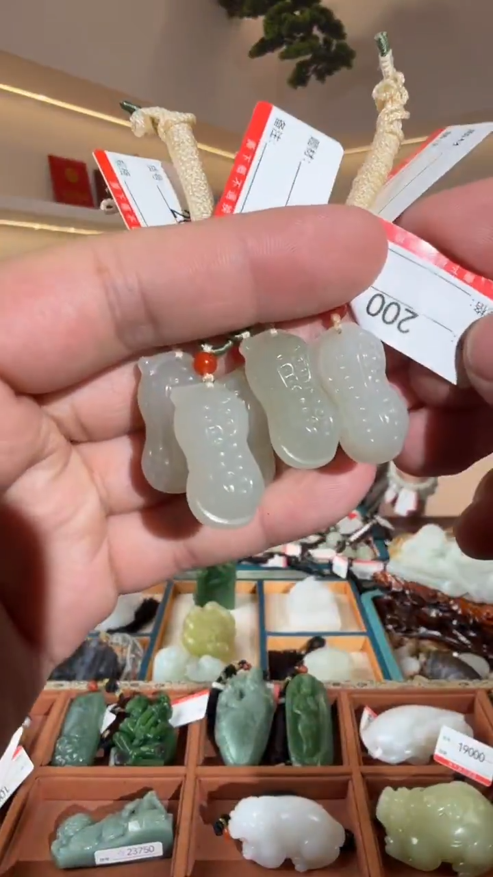 颈饰未镶嵌和田玉多样性发货其中一件