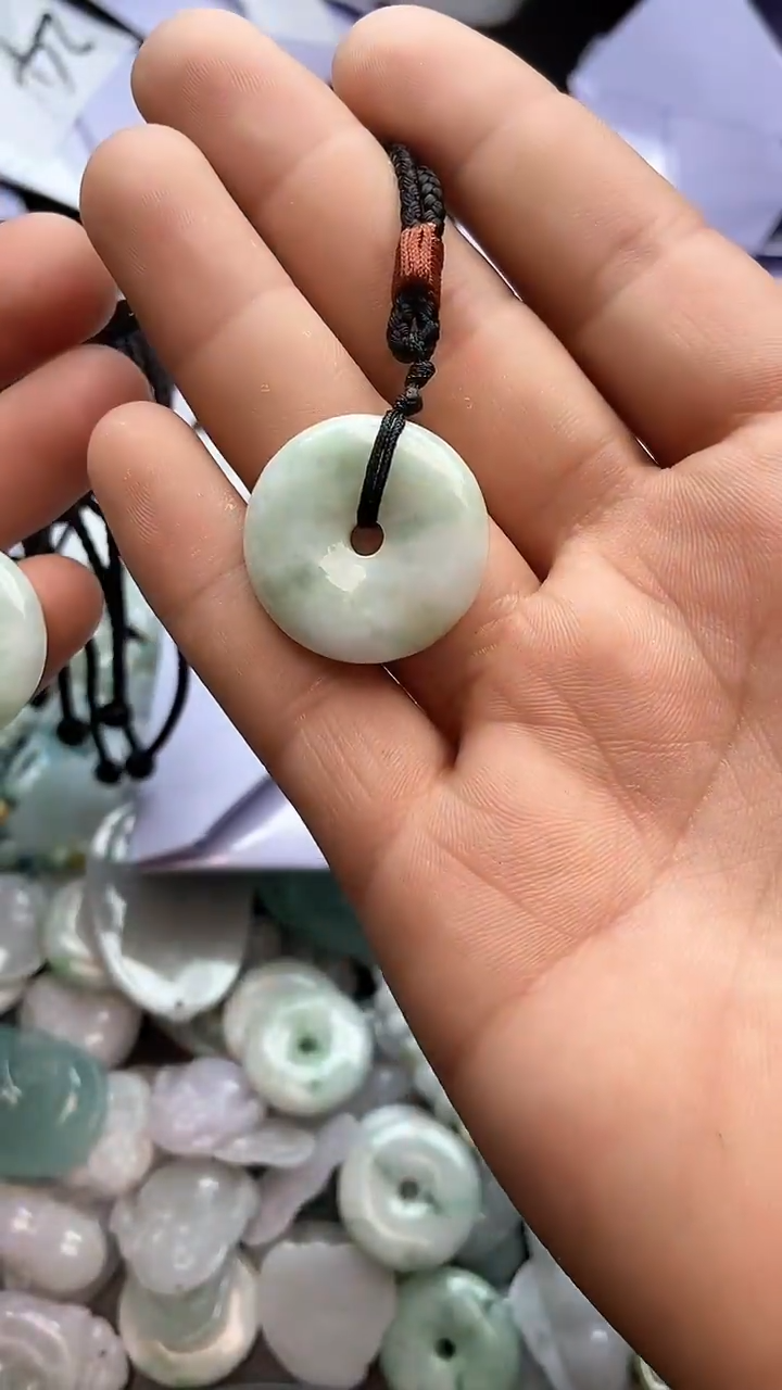 翡翠未镶嵌颈饰有纹有裂介意勿拍扣子带绳子