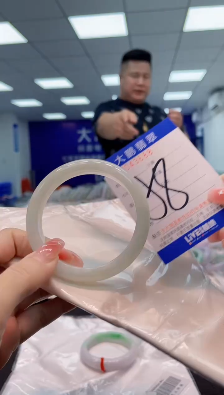 【闪购商品】翡翠手镯未镶嵌AAAAAAAAAA