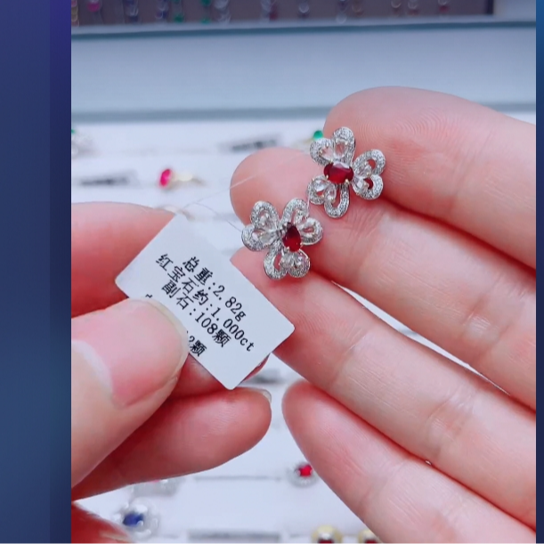 18k天然红宝石耳钉