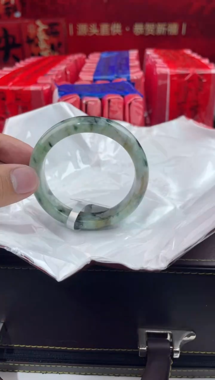 【闪购商品】翡翠手镯未镶嵌1翡翠手镯（微瑕）