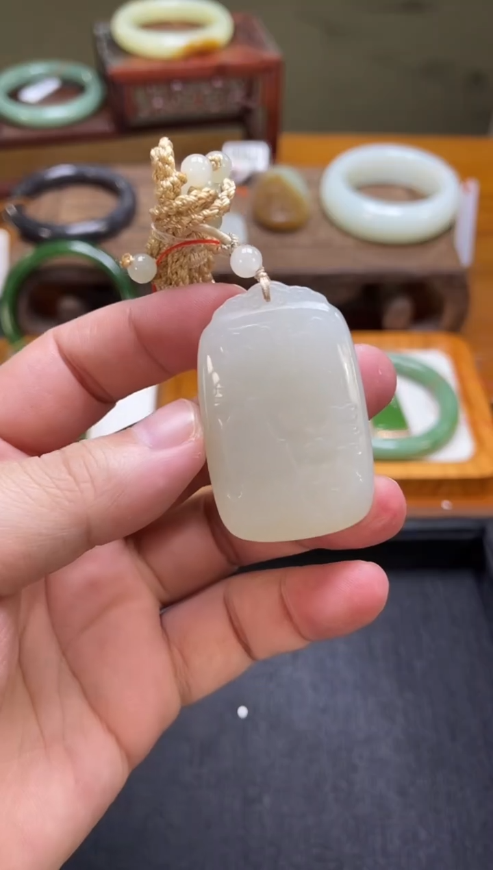 吊坠(不含链)未镶嵌和田玉青海烟紫白 山水牌