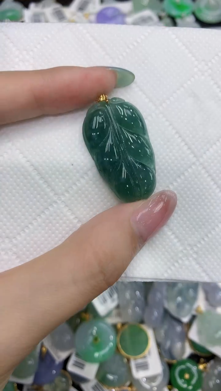 翡翠18K金镶嵌颈饰111111111111