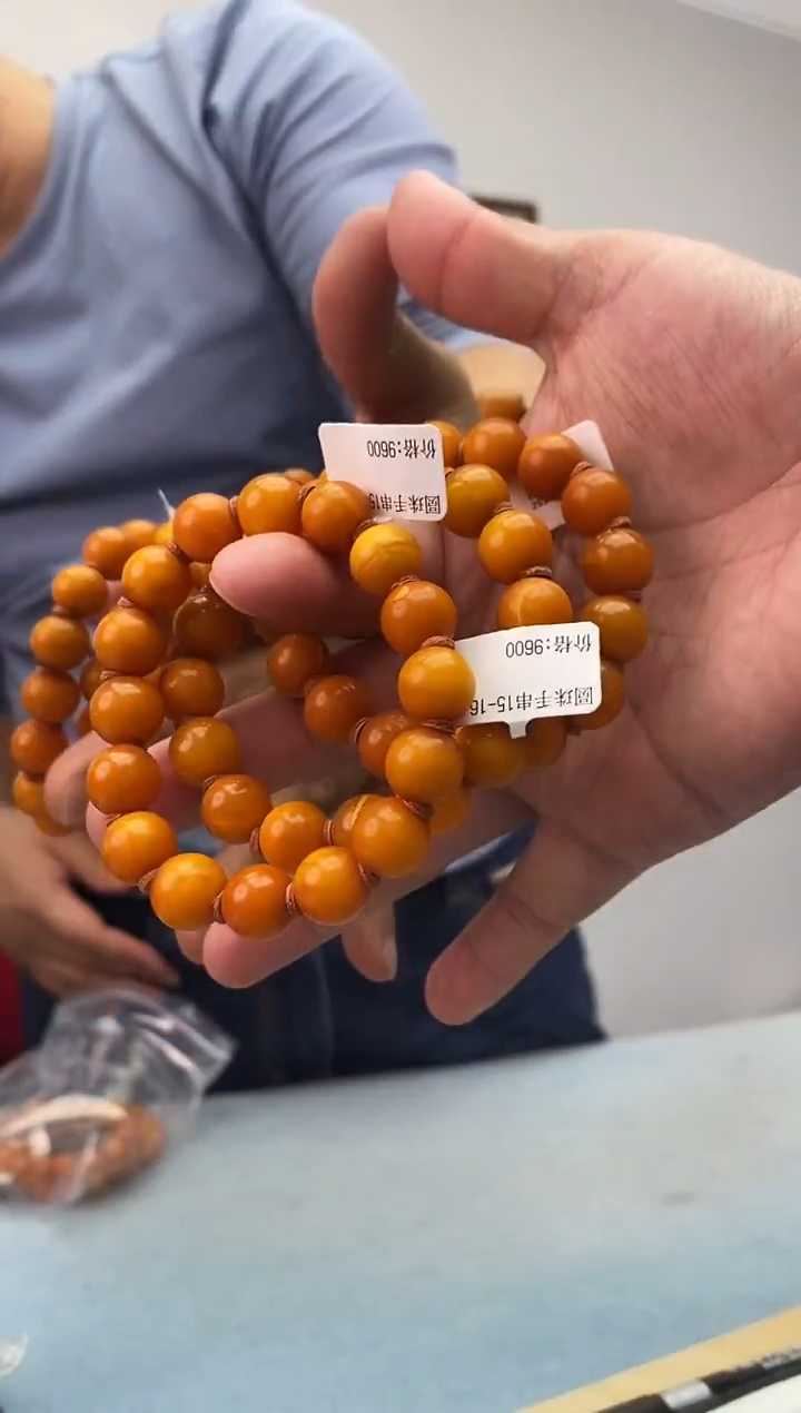 琥珀未镶嵌珠宝奇石假一罚十，多样性发一件015