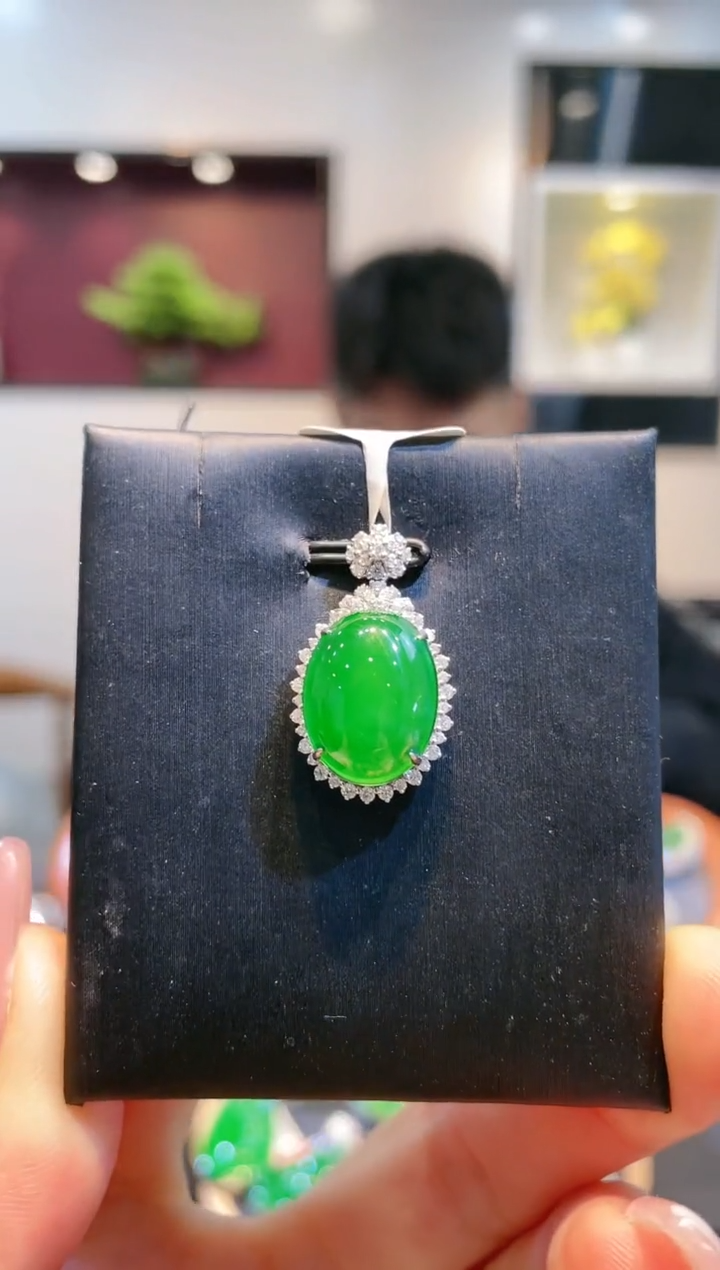 【闪购商品】翡翠颈饰18K金镶嵌A70天然A货翡翠吊坠