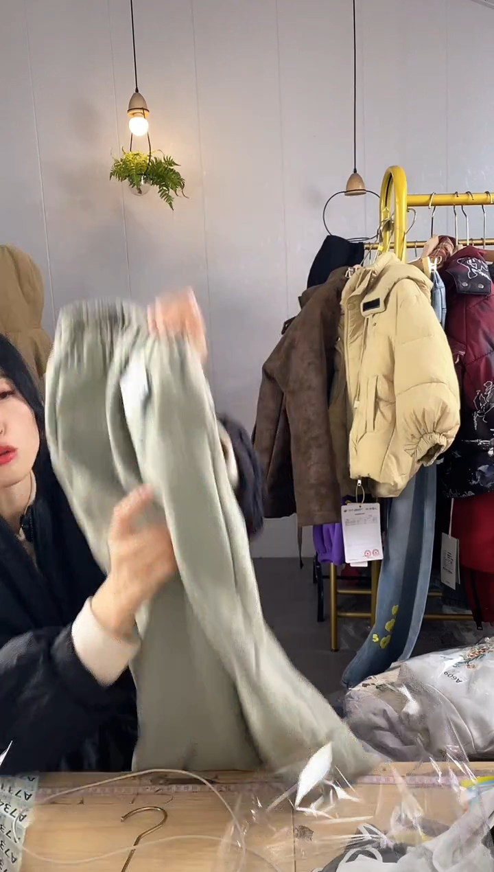 130码加绒加厚牛仔直筒裤【瑕疵】732