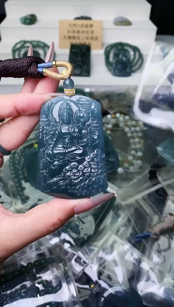 颈饰未镶嵌翡翠 