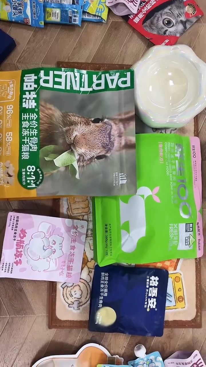 499拓海帕特兔240g*1鲜生纪*1珍珠碗*1格吾安鸡肉冻干*1奶瓶*1