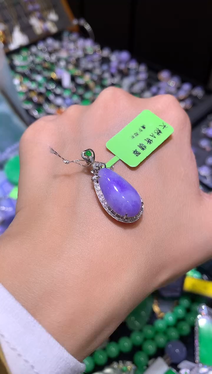 【闪购商品】翡翠吊坠(不含链)18K金镶嵌福瓜