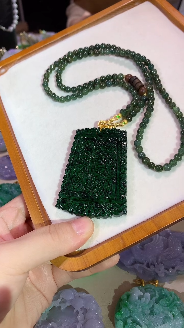 颈饰未镶嵌翡翠吊坠
