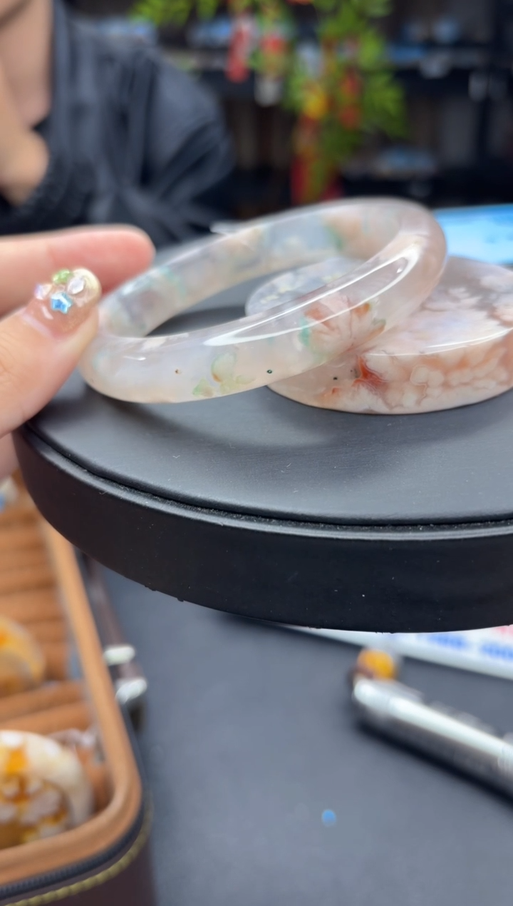 【闪购商品】石英质玉手镯未镶嵌247（62圈赠送镯心）