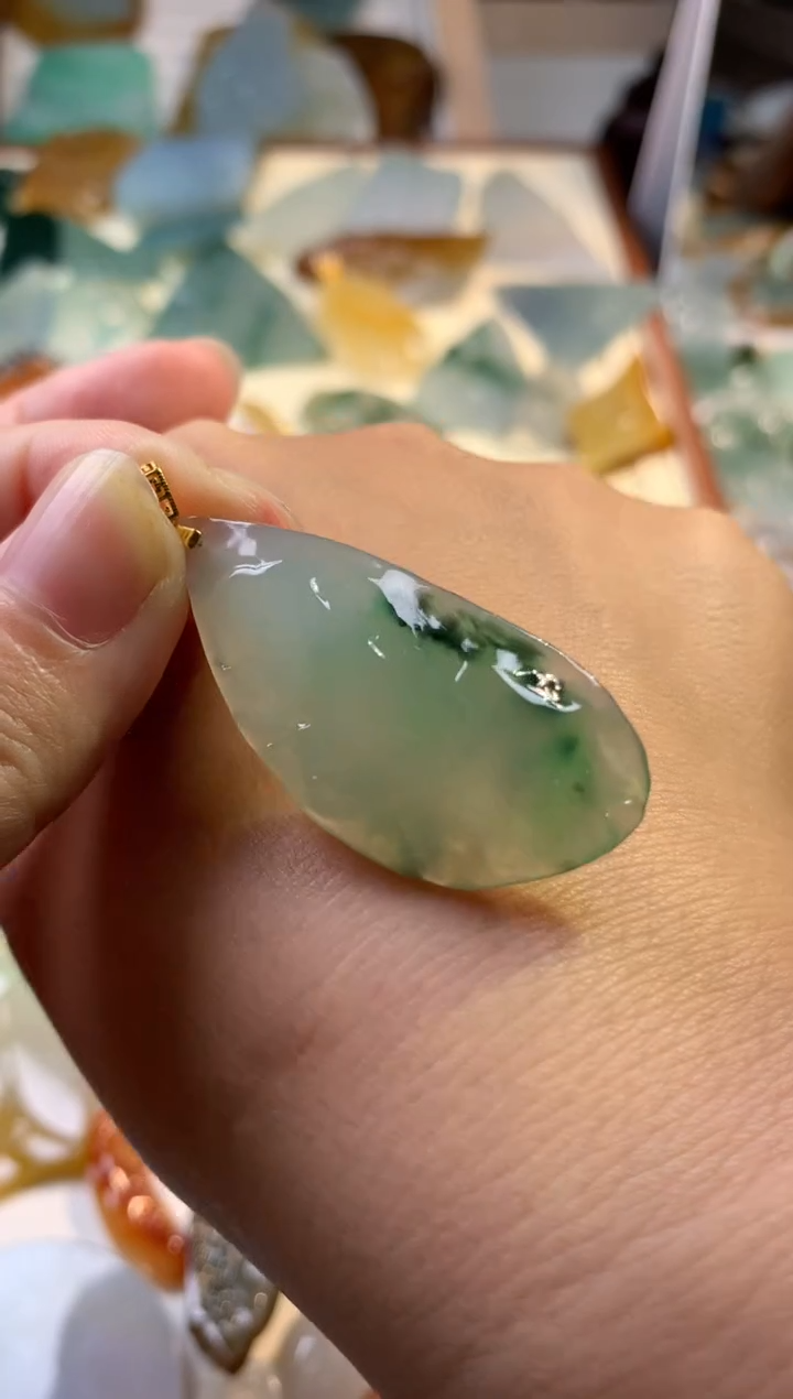 【闪购商品】翡翠颈饰18K金镶嵌吊坠