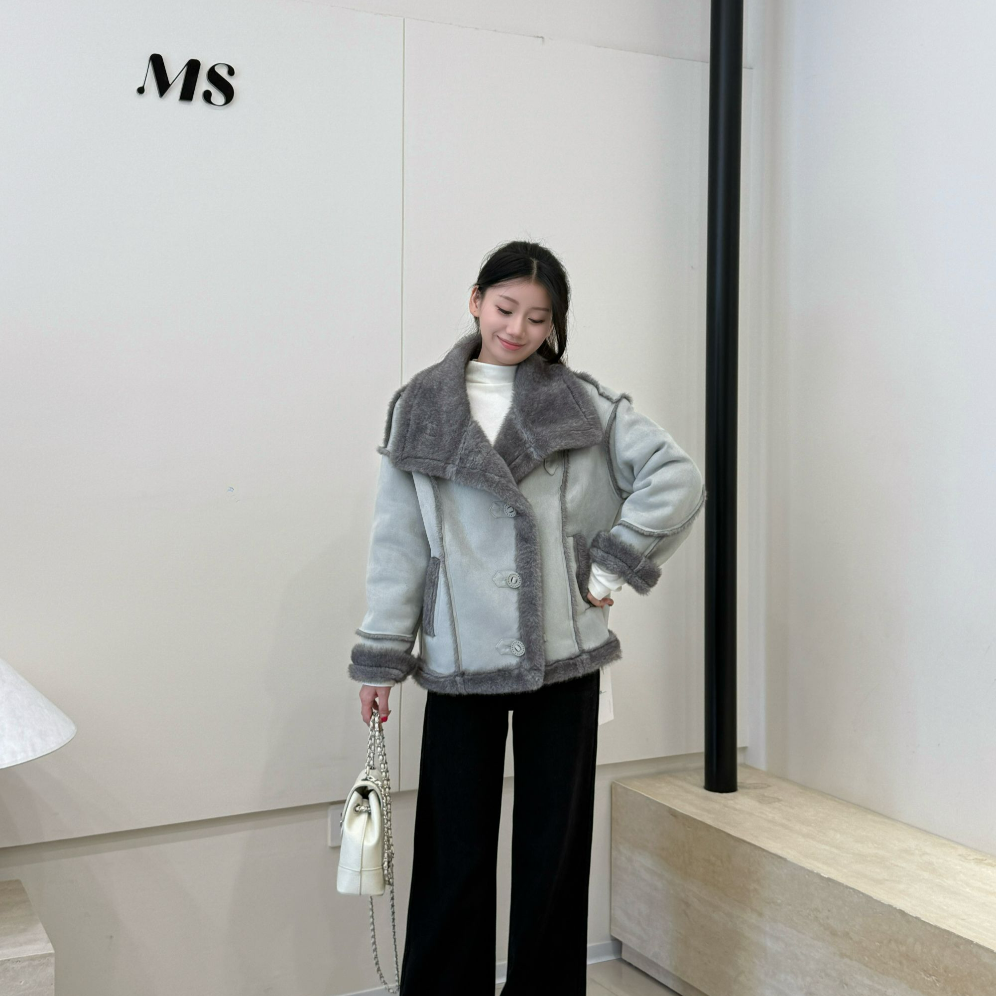 韩系皮毛一体外套翻领短款保暖外套2025冬新款