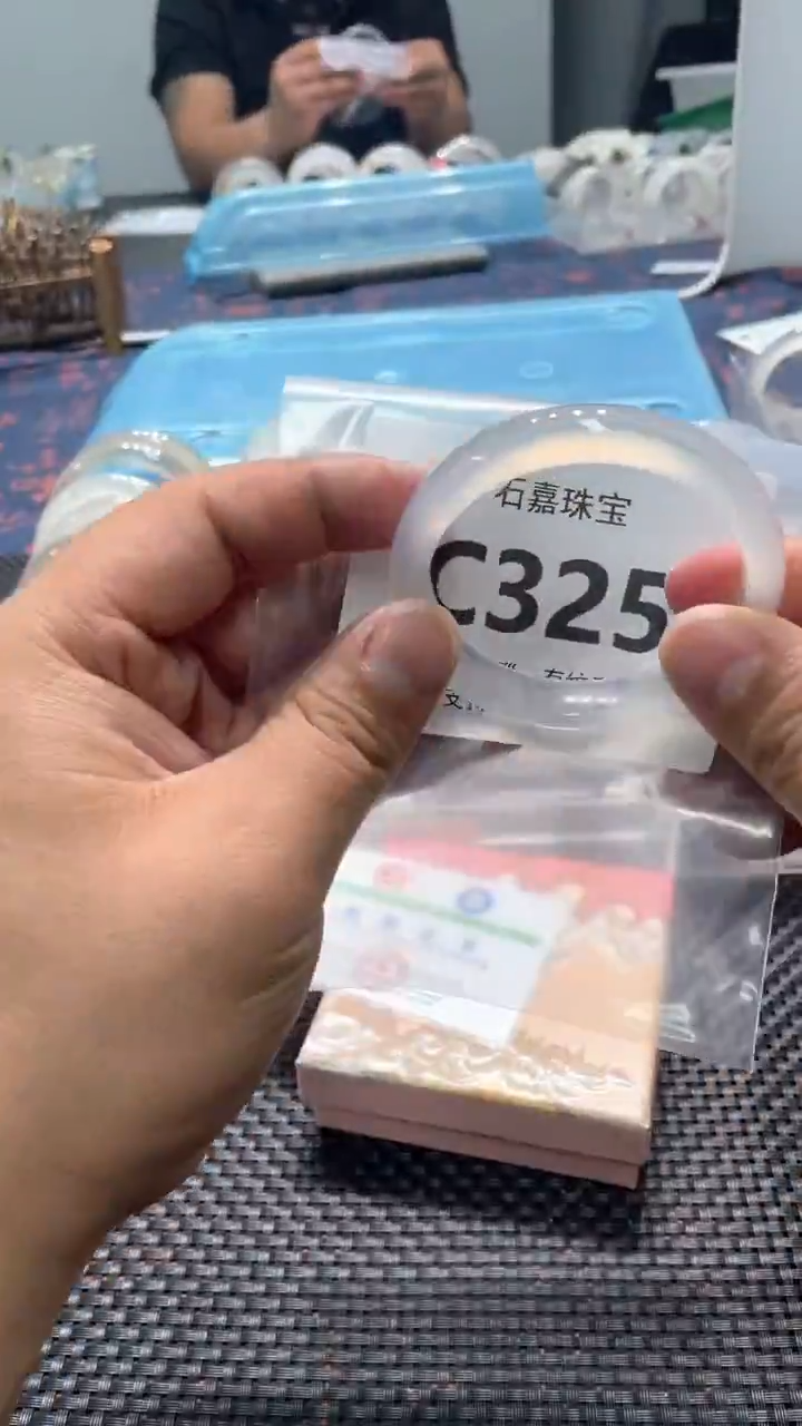 玛瑙/玉髓手镯未镶嵌C325