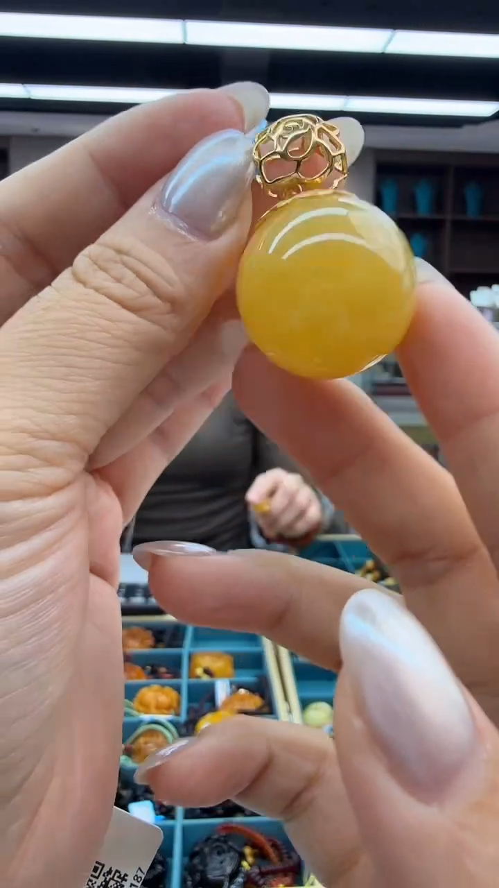 琥珀颈饰未镶嵌168秒拍号 假一罚三 