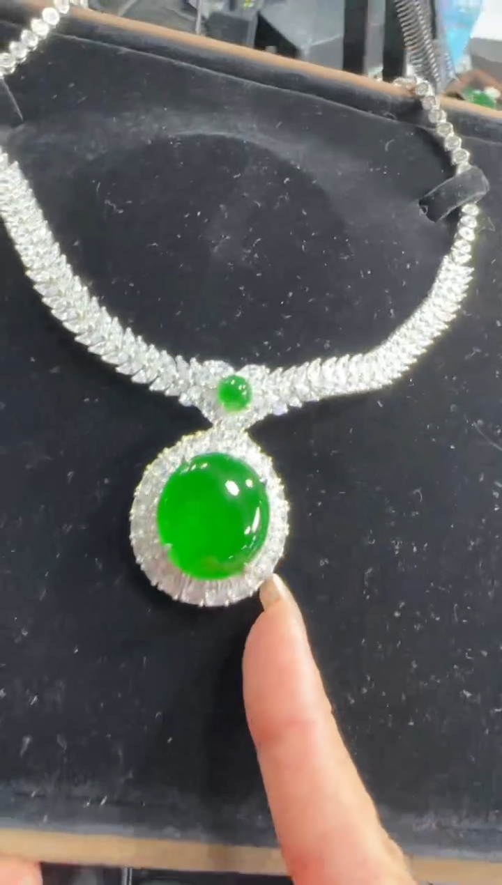 【闪购商品】翡翠吊坠(赠链)银S925镶嵌多样性发货拍一发一