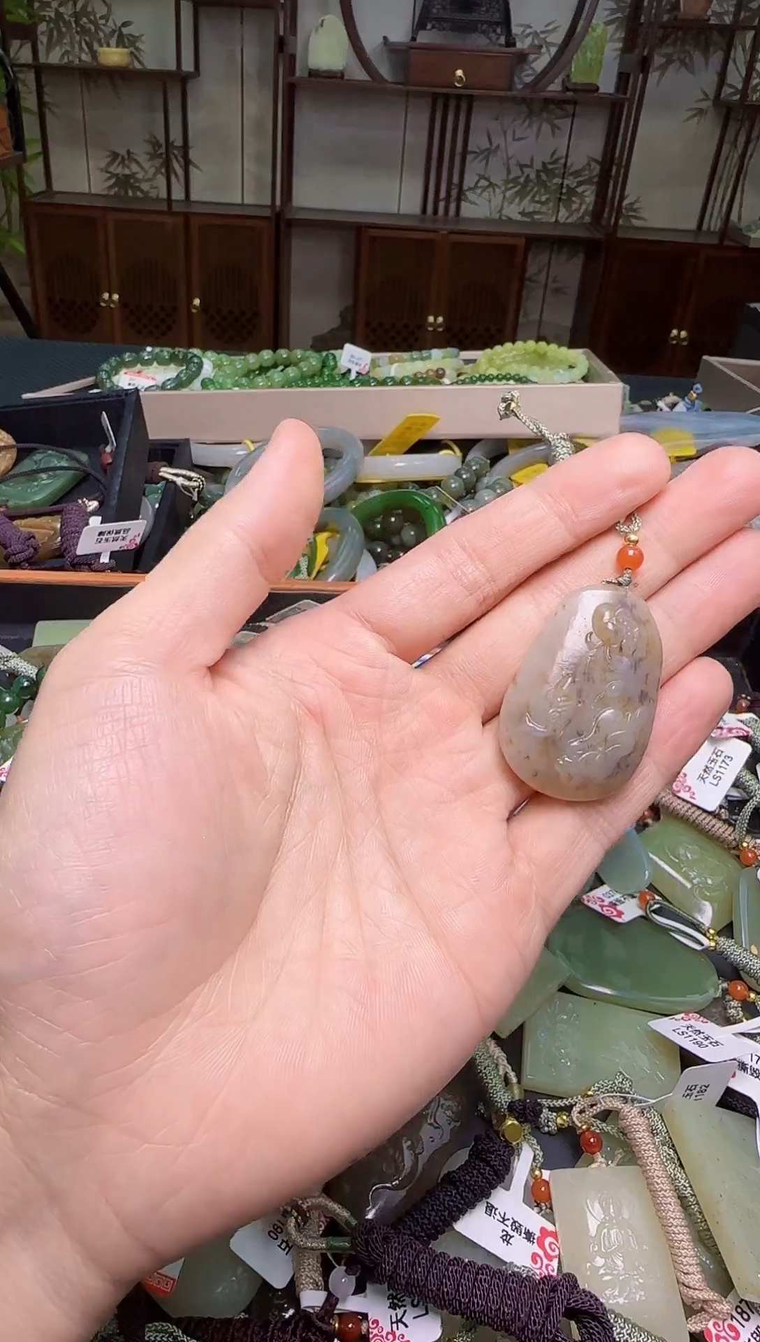 颈饰未镶嵌和田玉1