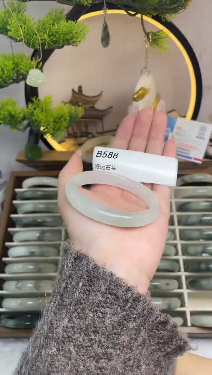 未镶嵌手镯石英质玉B588