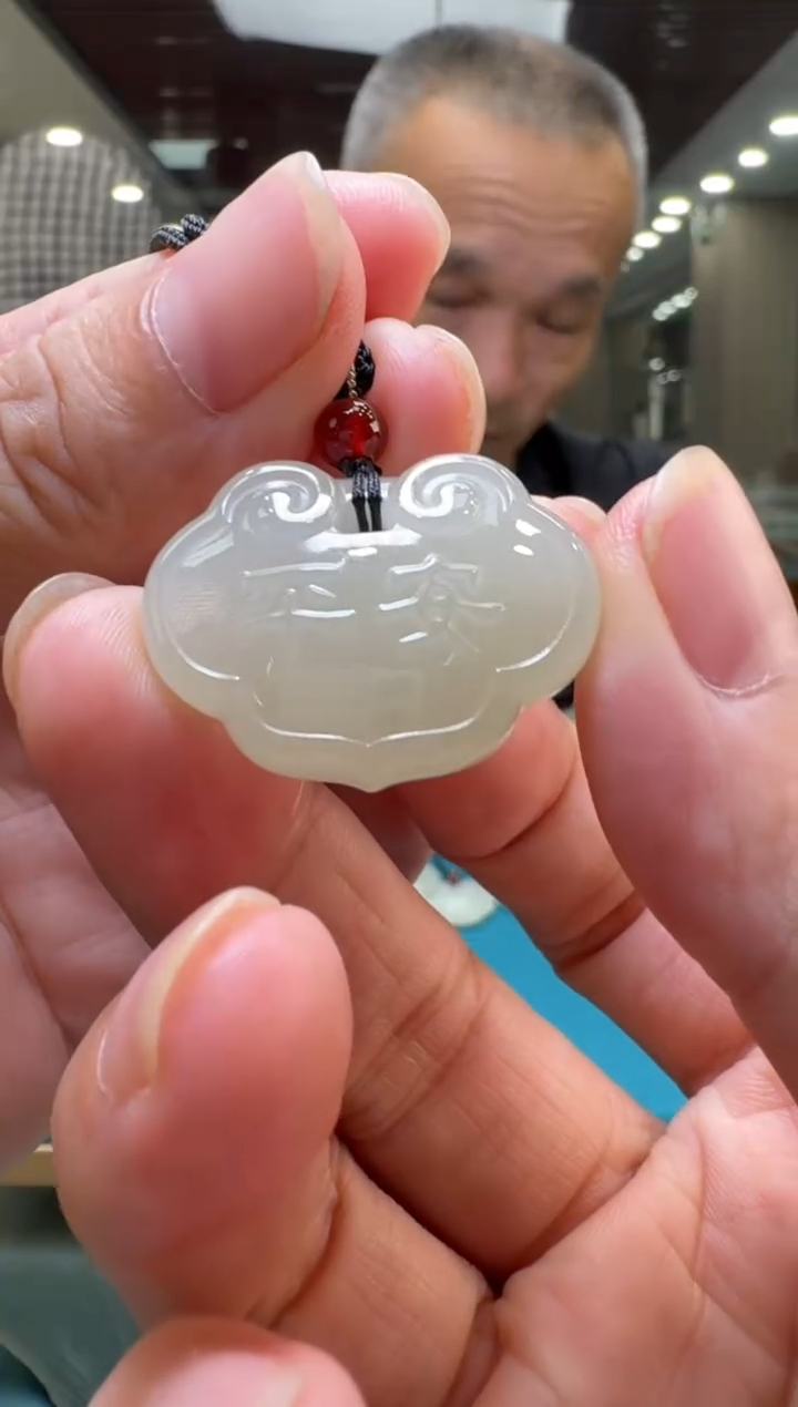和田玉未镶嵌颈饰平安吉祥锁配绳