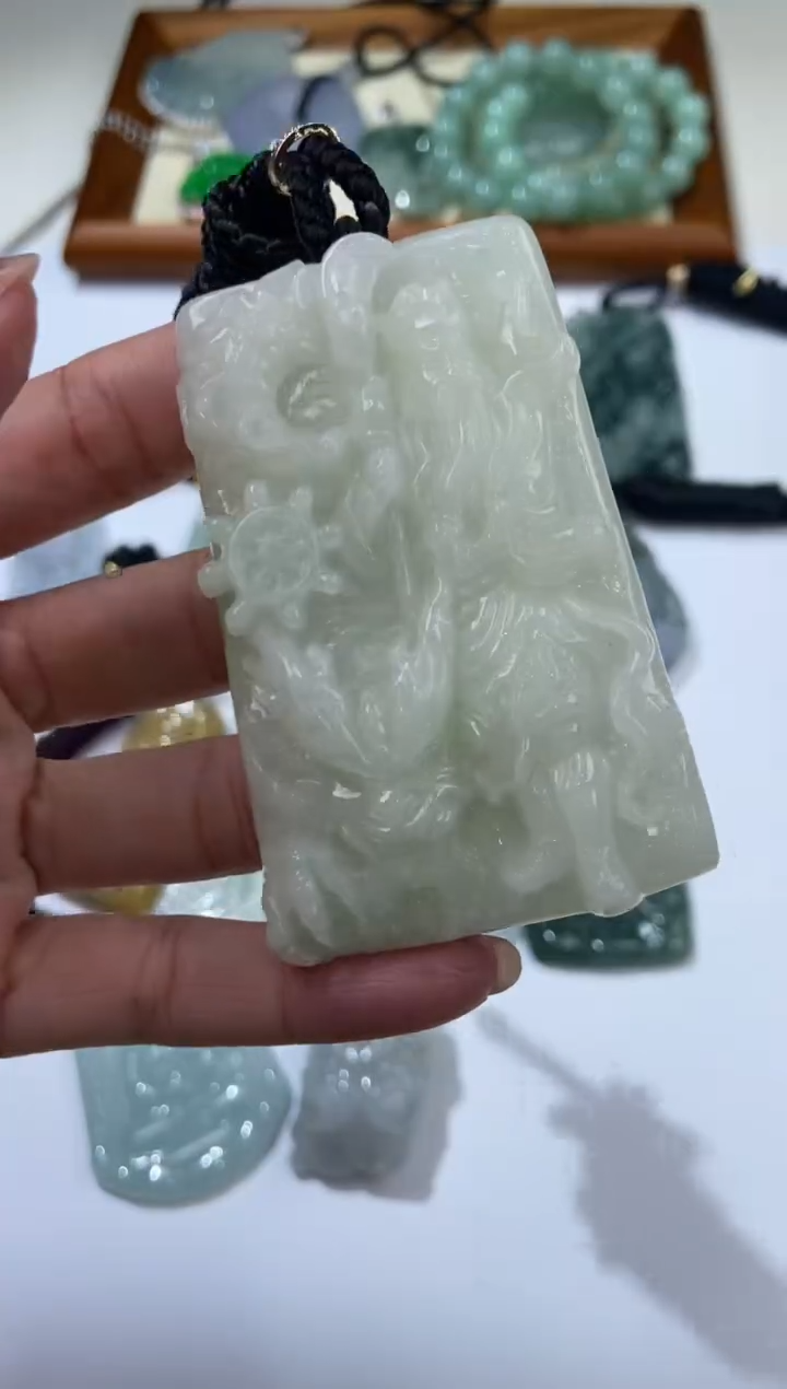 【闪购商品】翡翠未镶嵌挂件270776  