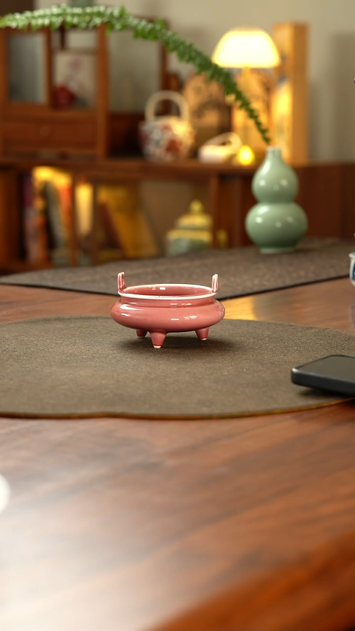 微微釉色不匀豇豆红小香炉