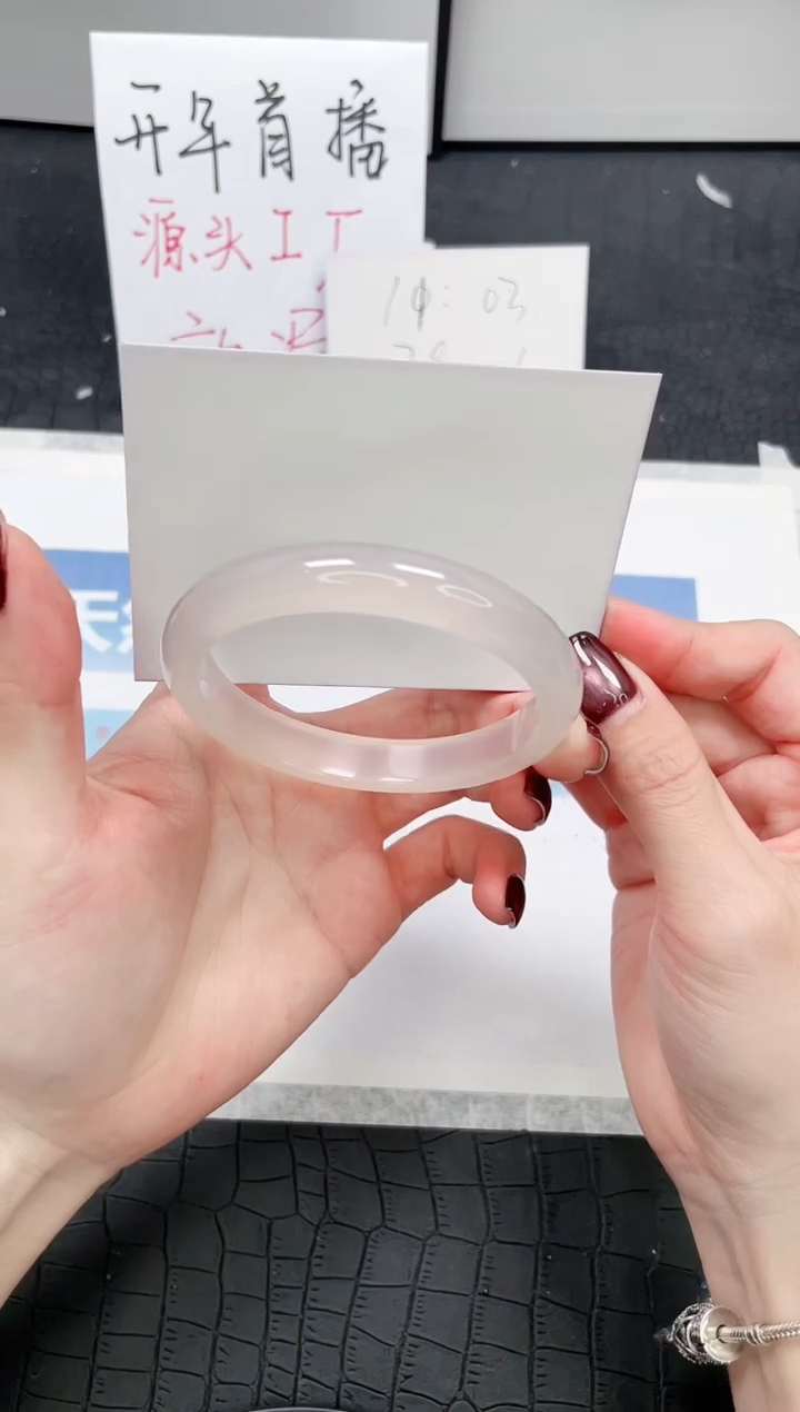 【闪购商品】石英质玉手镯未镶嵌Q8-58