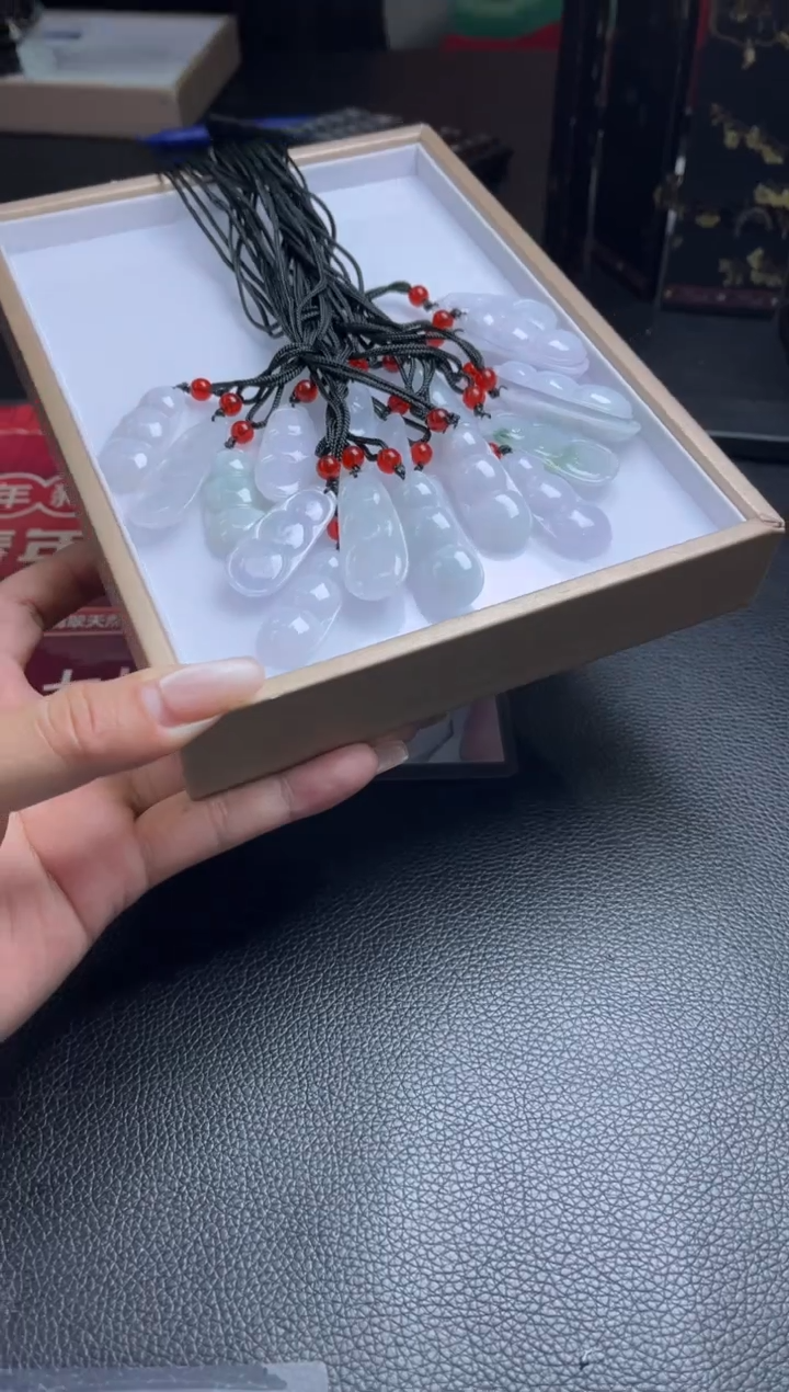 【闪购商品】翡翠颈饰未镶嵌M47多样性发一件/配绳子