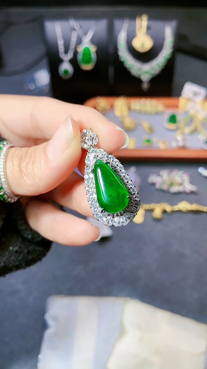 【闪购商品】翡翠吊坠(赠链)银S925镶嵌吊坠