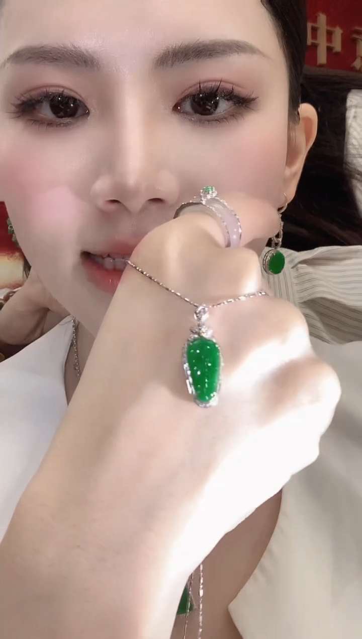 吊坠(不含链)18K金镶嵌翡翠A2