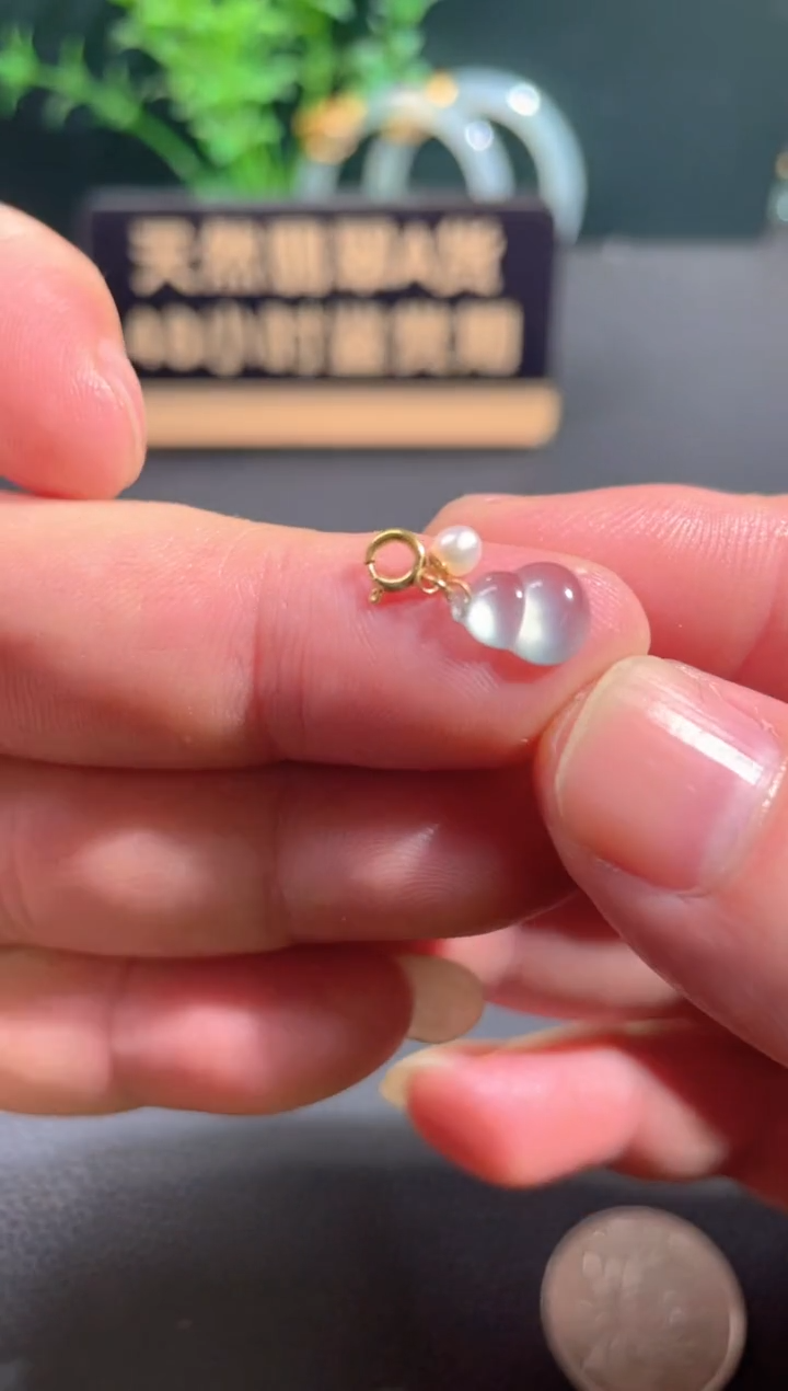 翡翠18K金镶嵌颈饰翡翠