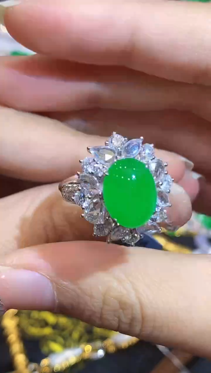 18K金镶嵌戒指翡翠YS多样性发其一