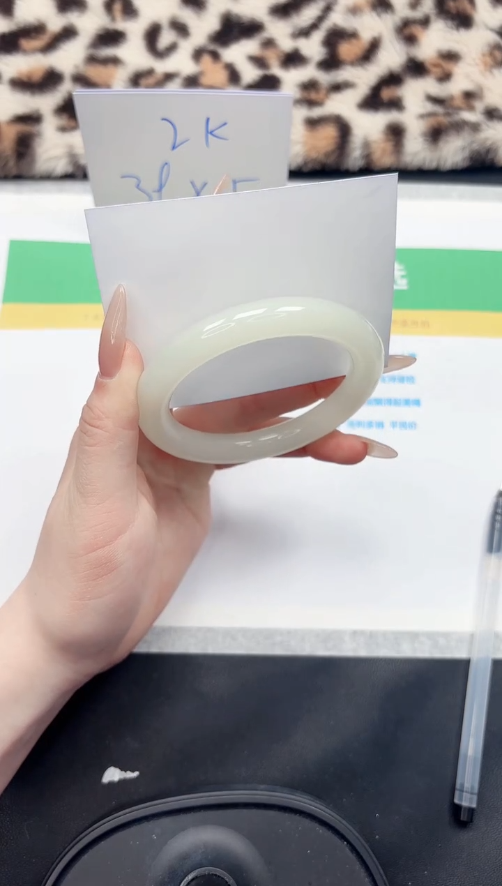 【闪购商品】石英质玉手镯未镶嵌22-62