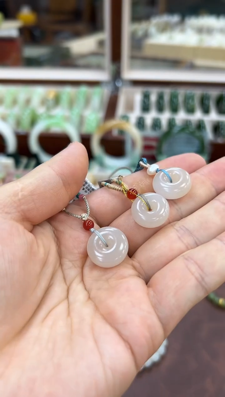 颈饰未镶嵌和田玉藕粉平安扣多样性发一个