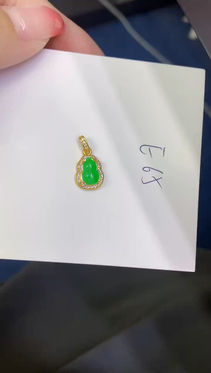 翡翠未镶嵌颈饰缅甸天然翡翠A货