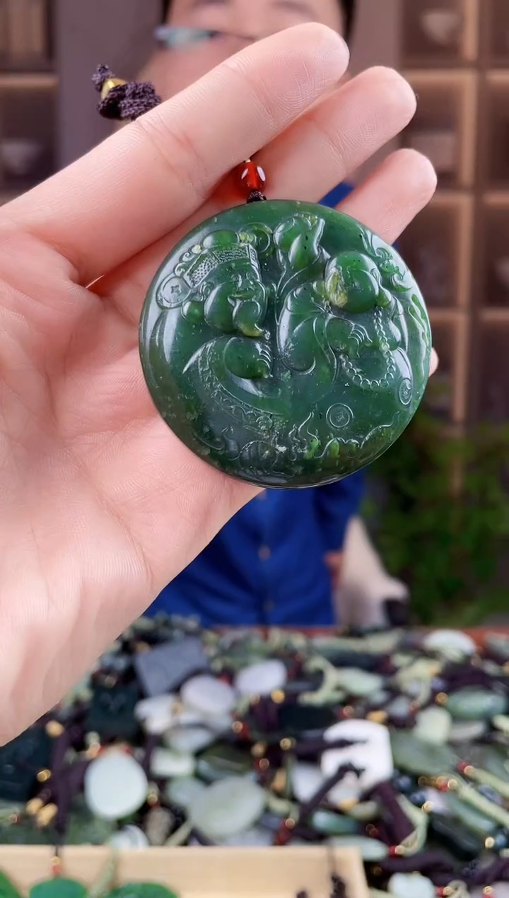 未镶嵌和田玉挂件有瑕疵