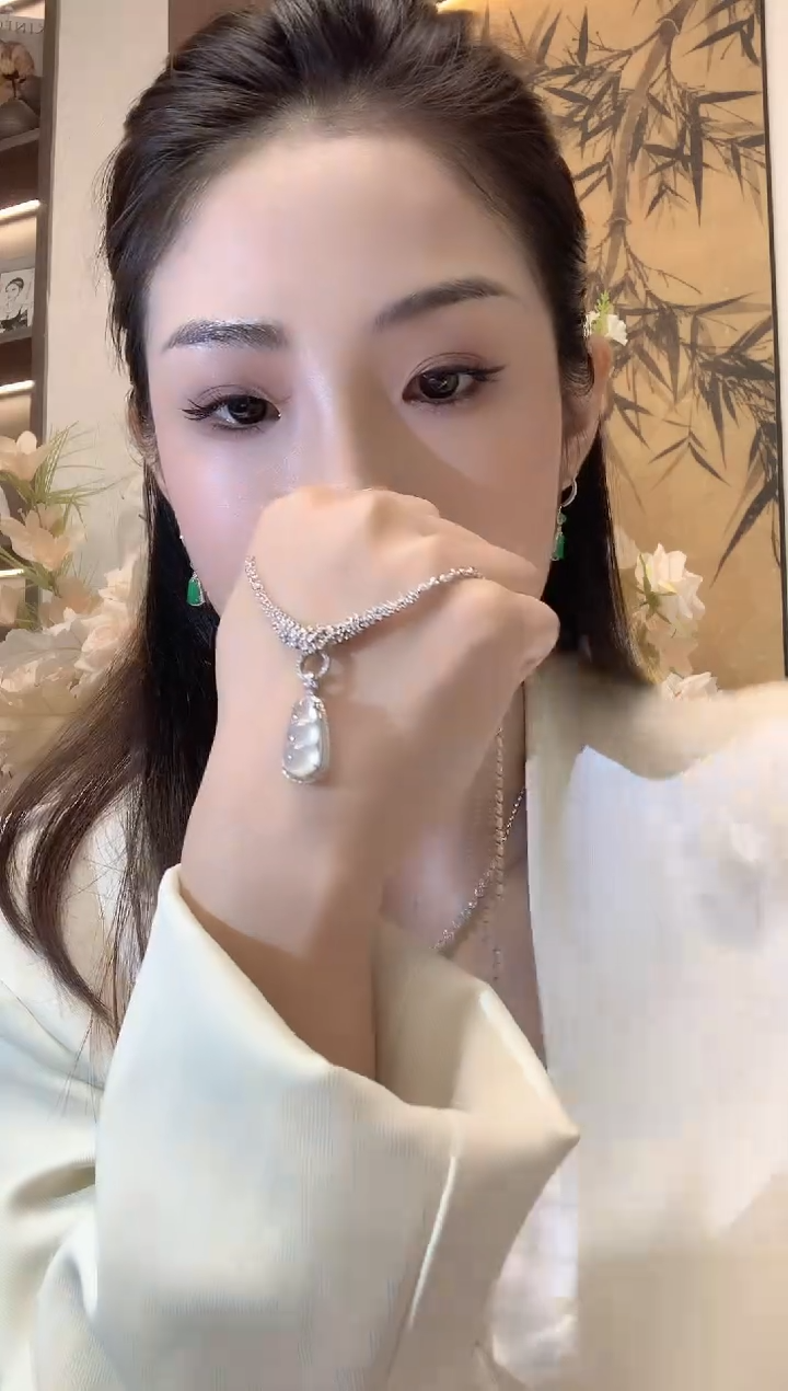 翡翠18K金镶嵌吊坠(不含链)A4多样性发货