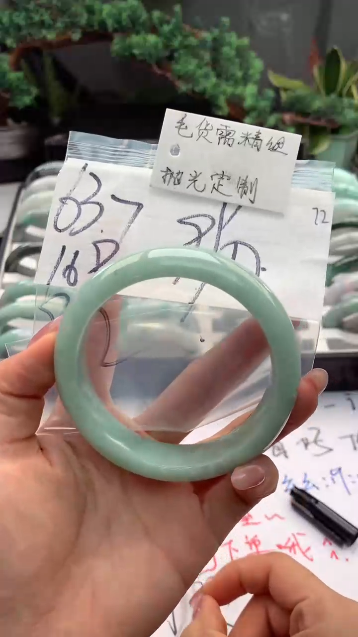 定制翡翠未镶嵌毛货需精细抛光+多人