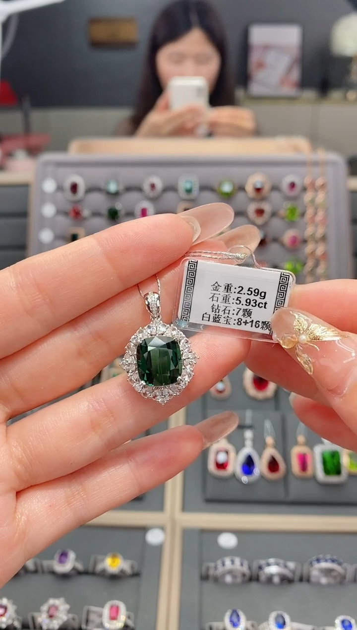 【闪购商品】碧玺颈饰18K金镶嵌5.93.