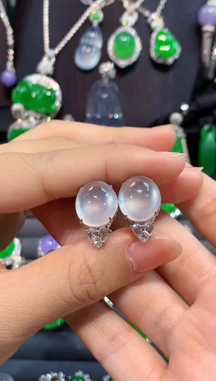 18K金镶嵌翡翠耳饰耳钉