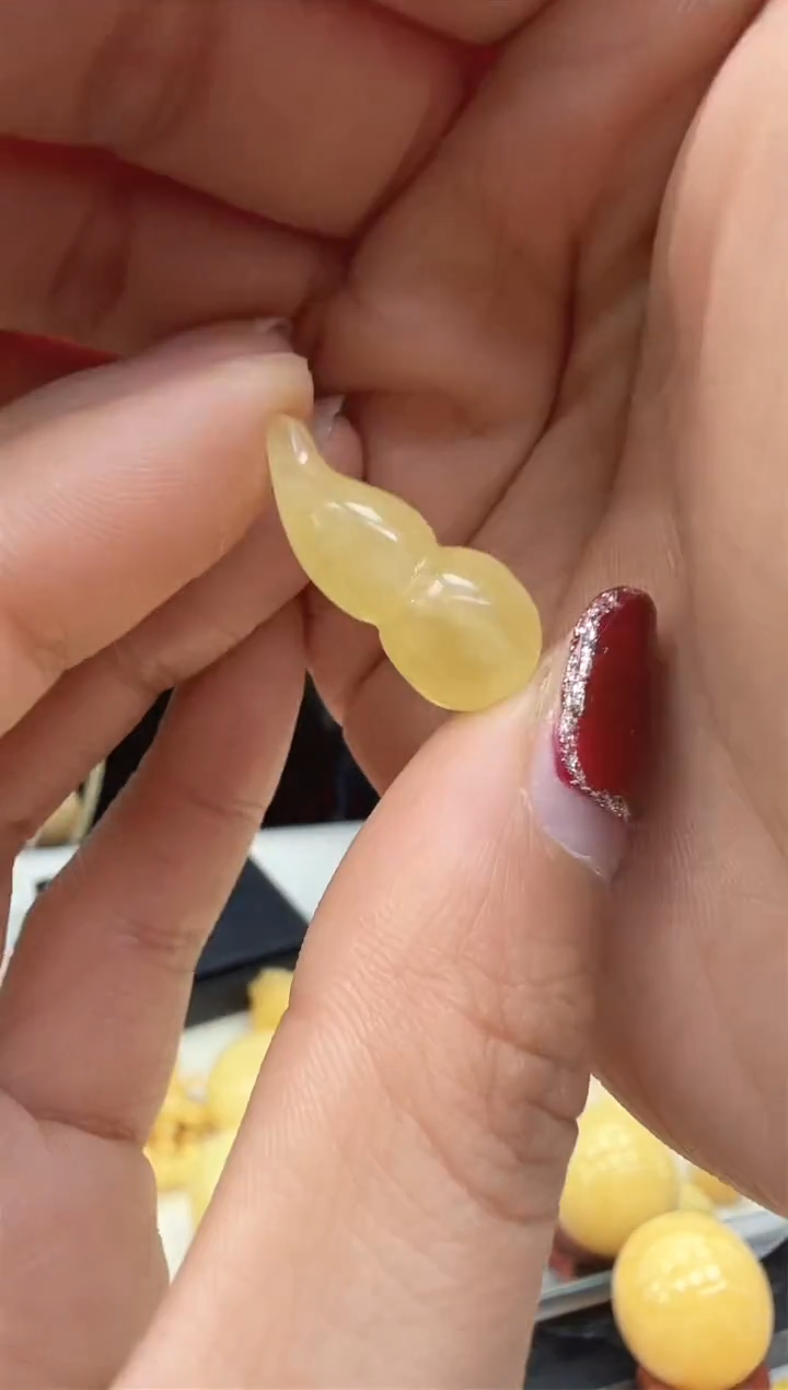 【闪购商品】琥珀裸石未镶嵌葫芦