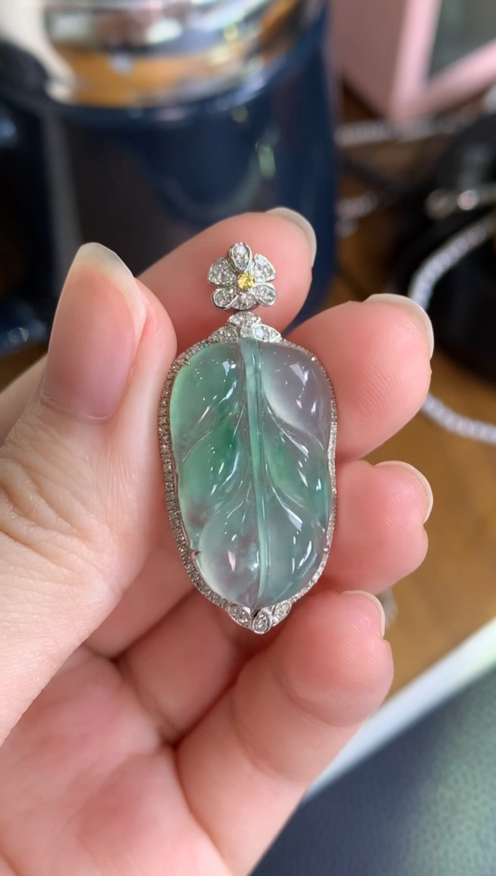 颈饰18K金镶嵌翡翠叶子