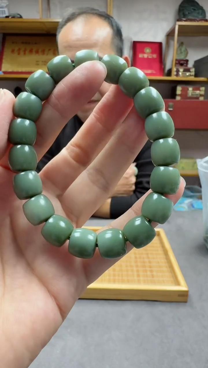 未镶嵌手链和田玉12沙枣青豆青