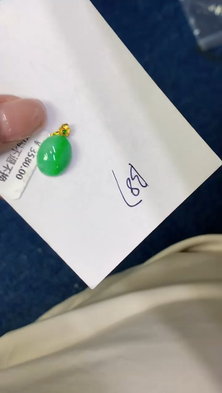 翡翠18K金镶嵌颈饰缅甸天然翡翠A货